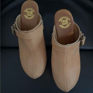True Craft Women's Brown Mules with Buckle